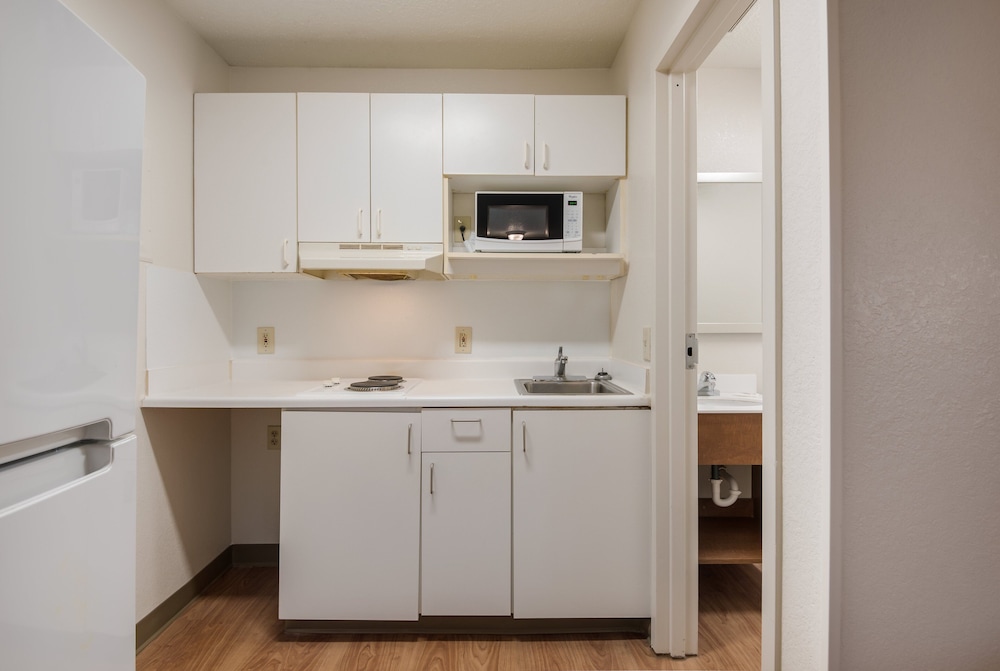 Birch Hill Suites Kansas City - Independence, Mo 24/24