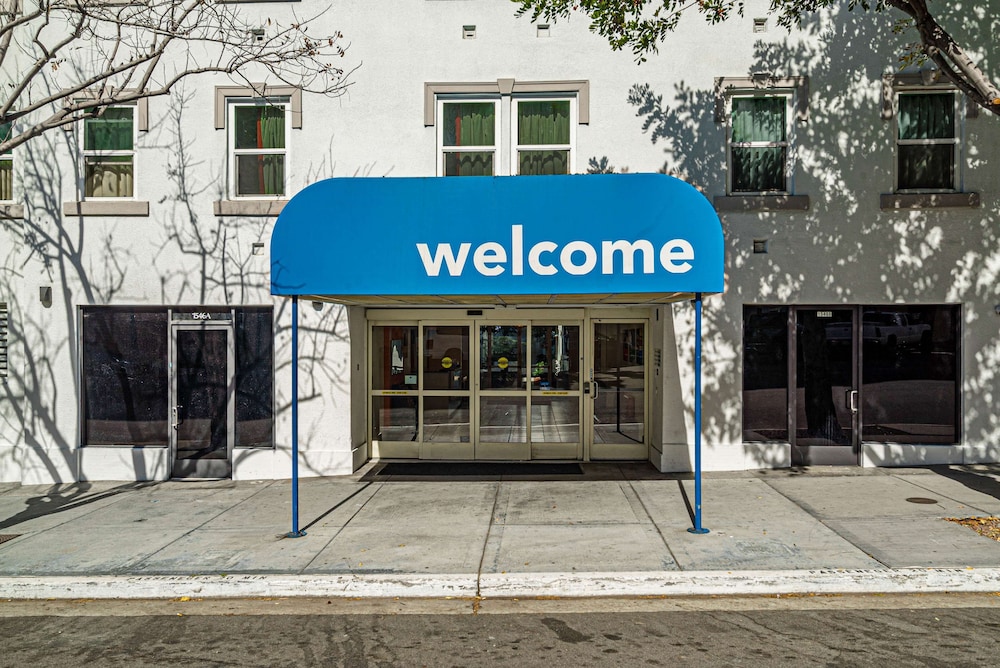 Motel6 San Diego, CA - Downtown 40/50