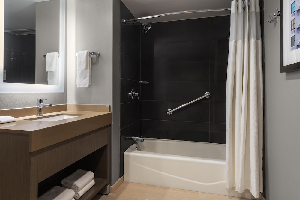 Hyatt House Charleston/Historic District 57/57