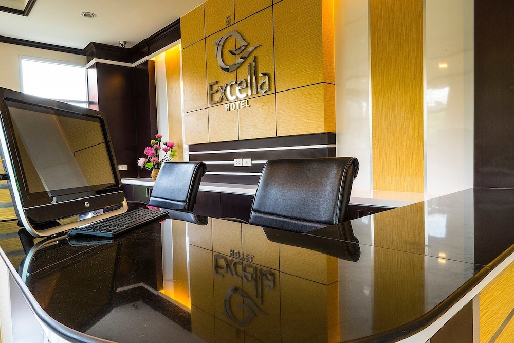 Excella Hotel 8/52