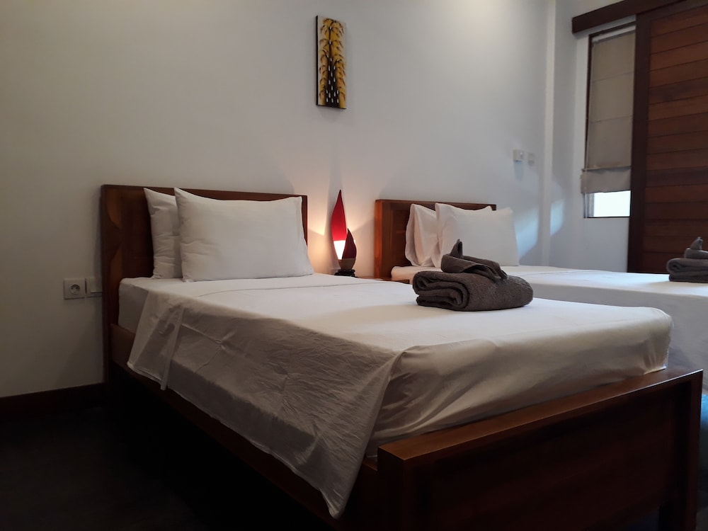 DELUXE, TWIN BEDS