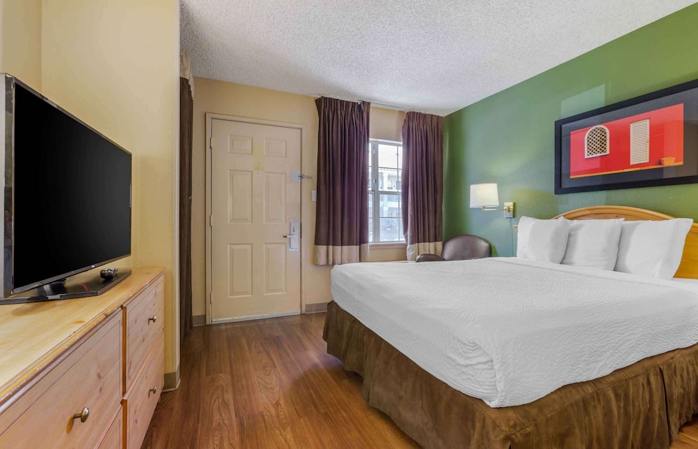 Extended Stay America Suites Phoenix Scottsdale Old Town 11/40