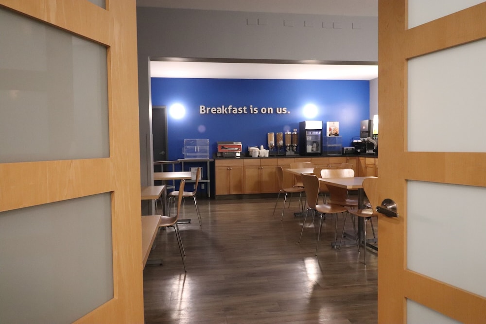 Days Inn by Wyndham Stony Plain 39/44