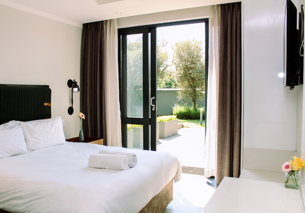 3 BEDROOMS, APARTMENT