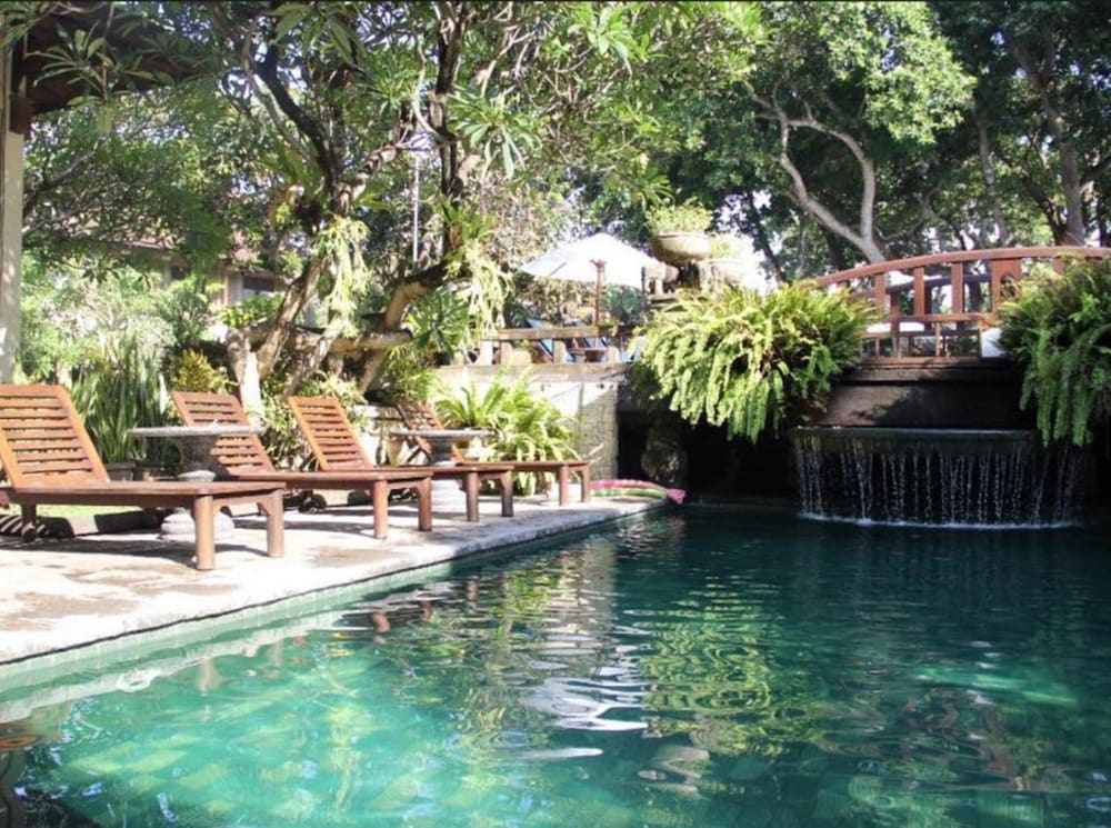 BESAKIH BEACH HOTEL 59/67