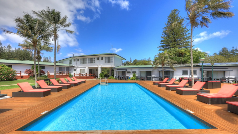 Paradise Hotel And Resort 1/68