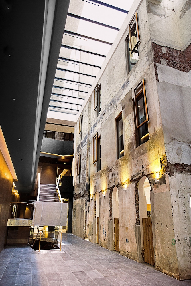 The Melbourne Hotel 5/69