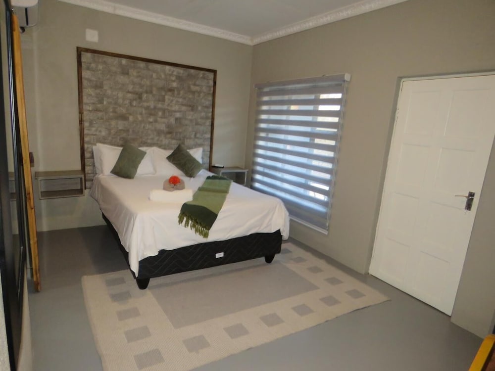Tinyiko Kruger Lodge 12/50