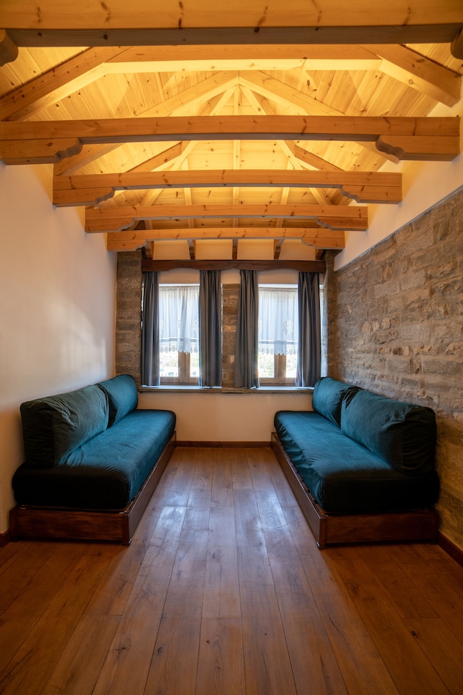 Villa Permet (Hotel & Restaurant) 25/33