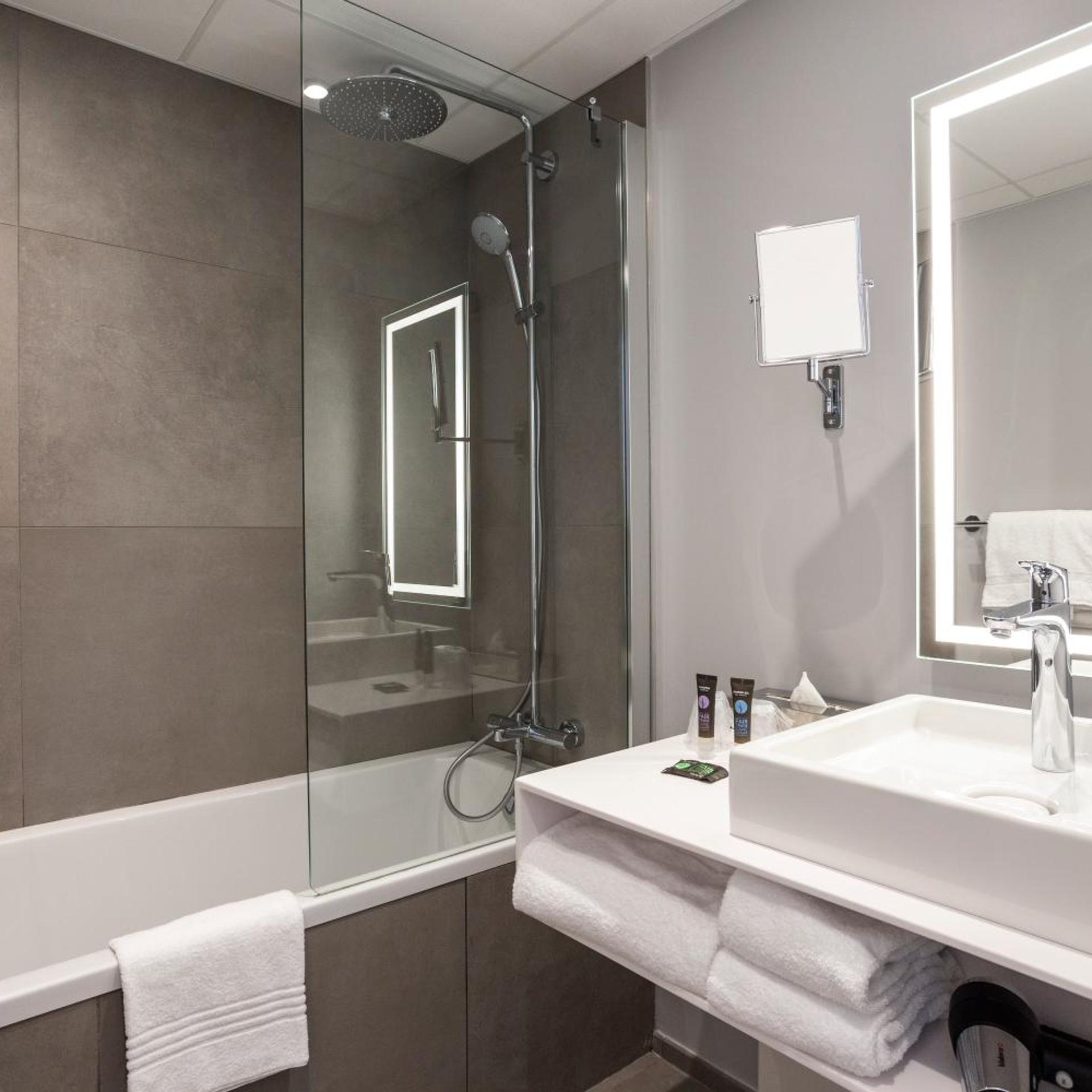 غرفة سوبيريور بسرير كوين مع أريكة، Novotel Annecy Centre 3/4