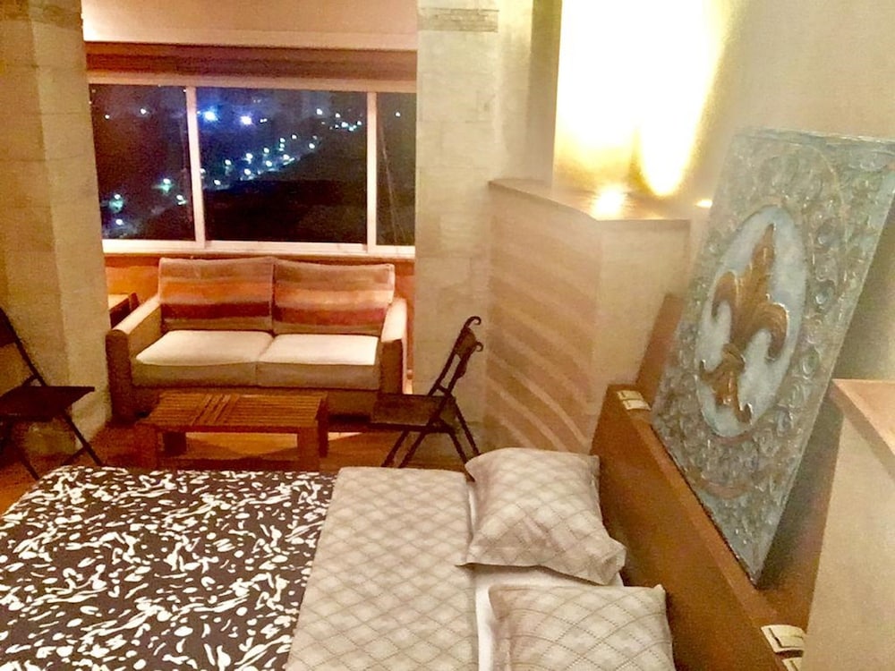 Studio Luxe Hassan 2 6/16