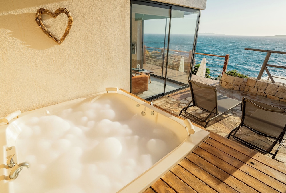 Mandalina Luxury Suites 10/50
