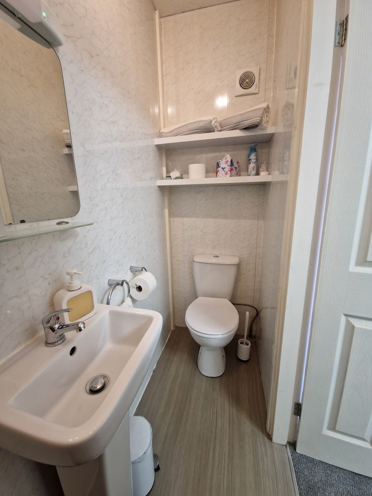 Ambassador Guesthouse 50/50