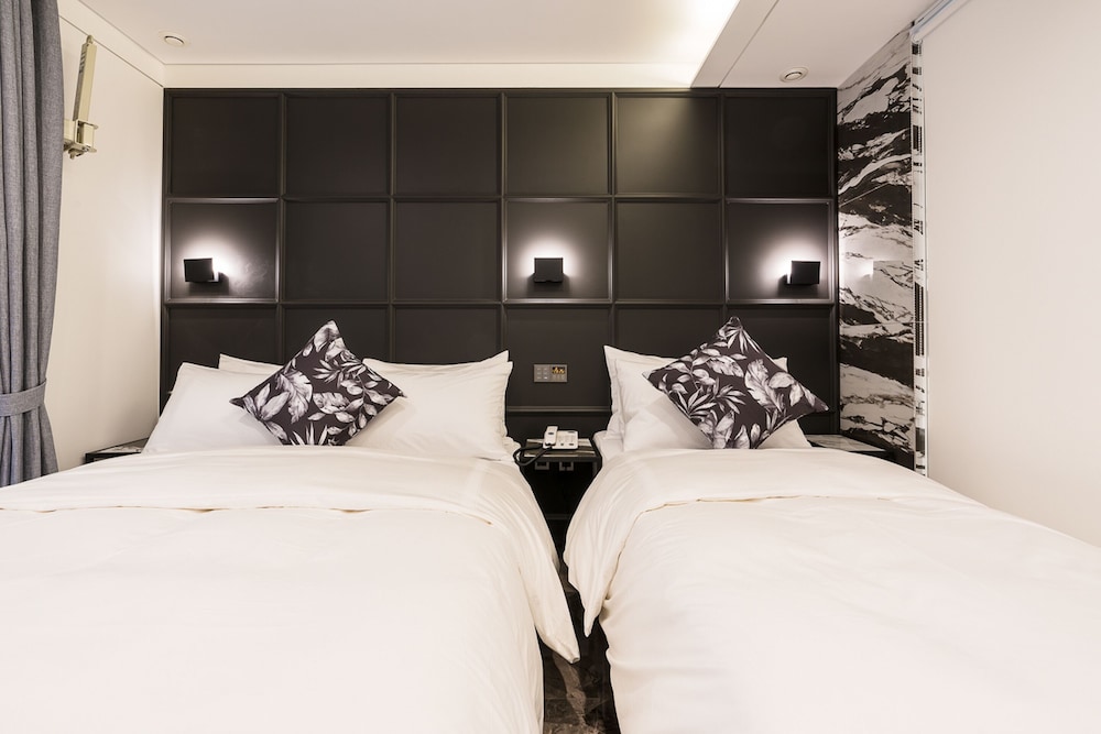DELUXE, TWIN BEDS