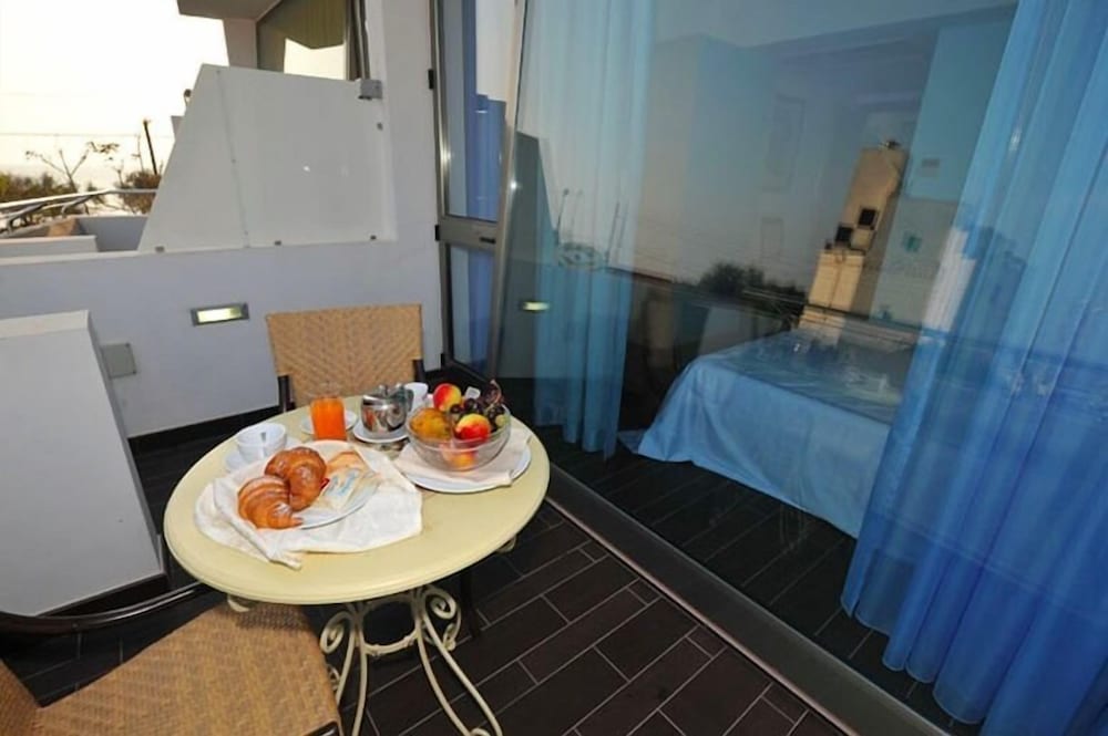 Nauticus Guest Room 28/41