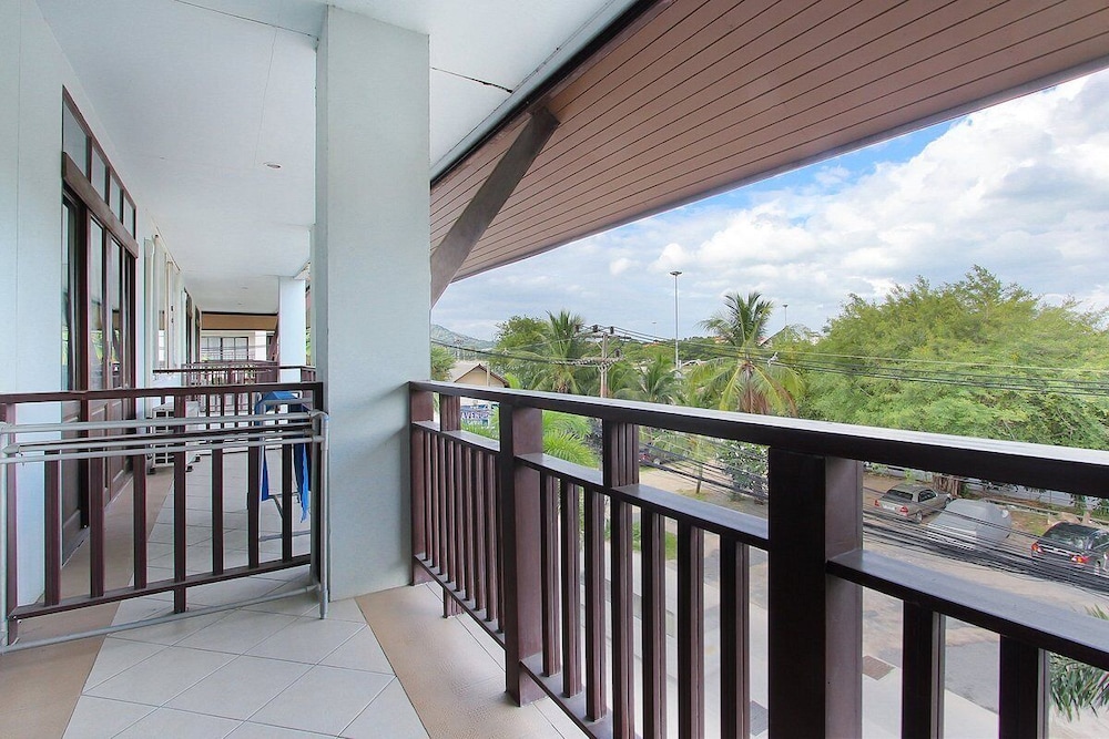 Laem Din Hotel 2/16