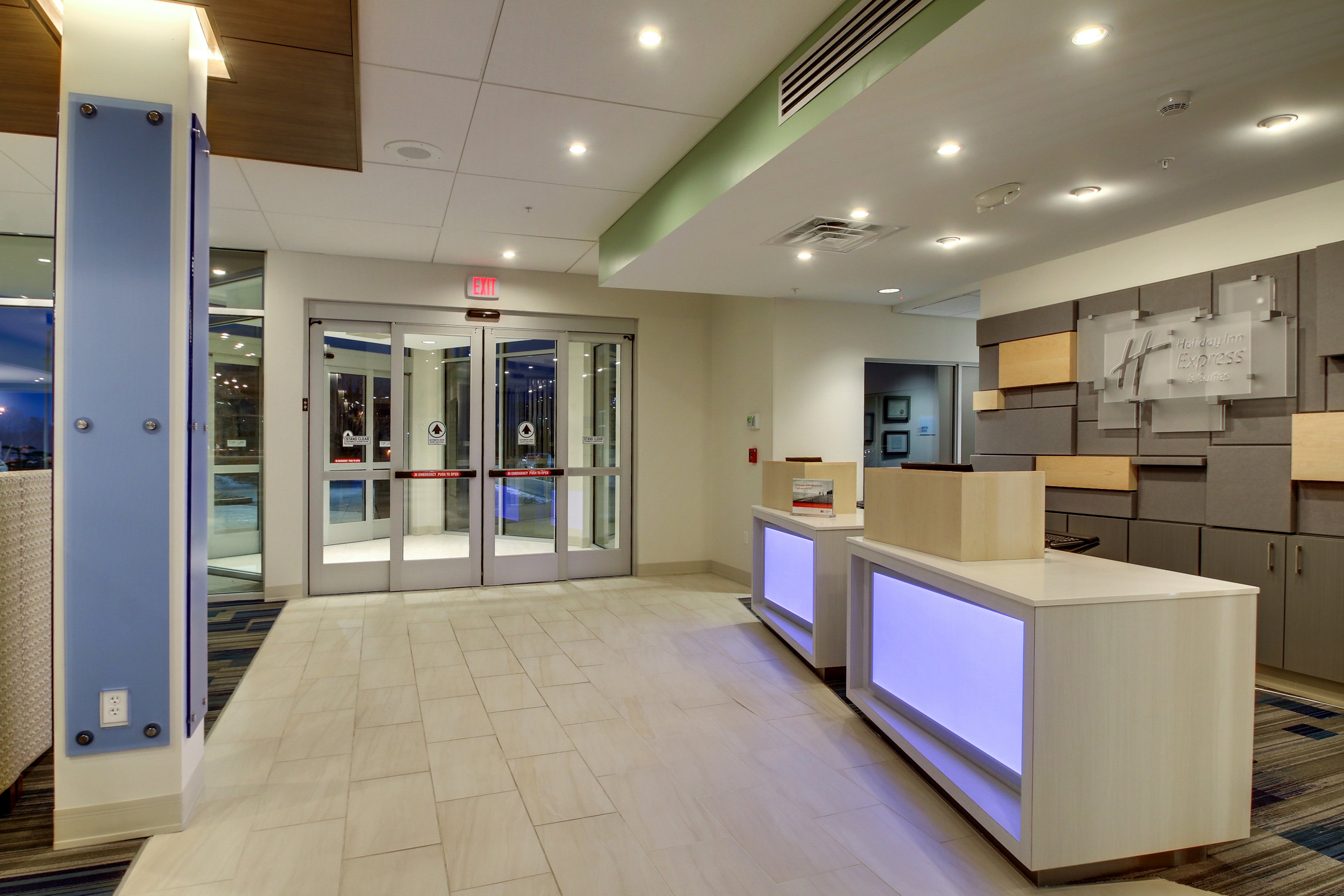 Holiday Inn Express & Suites GALESBURG 11/61