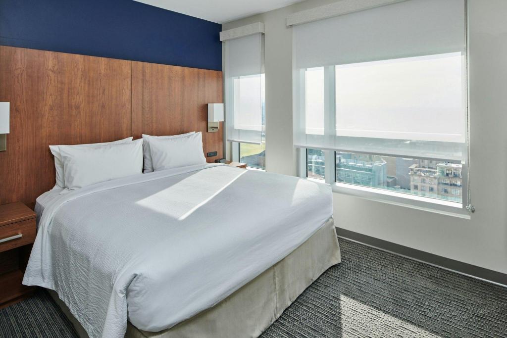 1 Bedroom, Suite, King Bed, Bay View, Sofa, Large, Corner