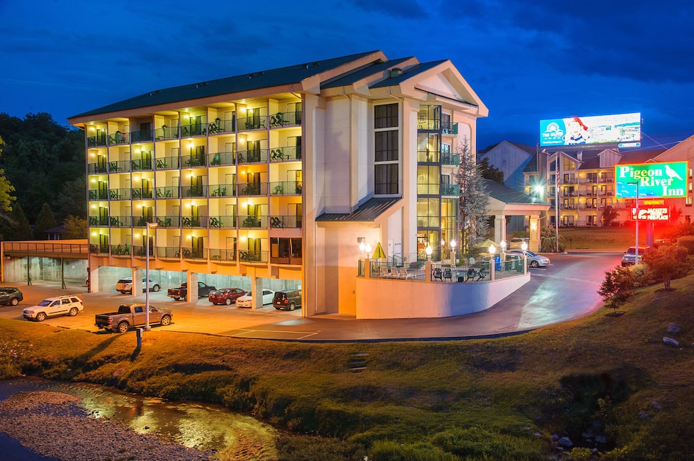 Pigeon River Inn 2/65