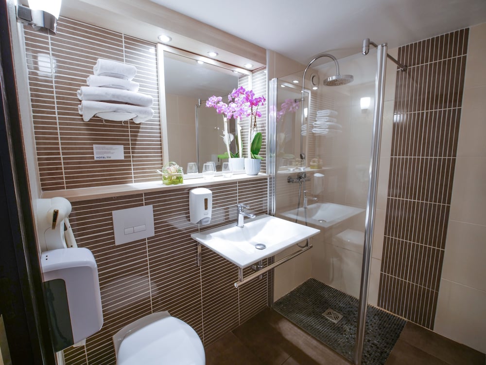 Hotel Inn Design Sable Sur Sarthe Resto Novo 46/50