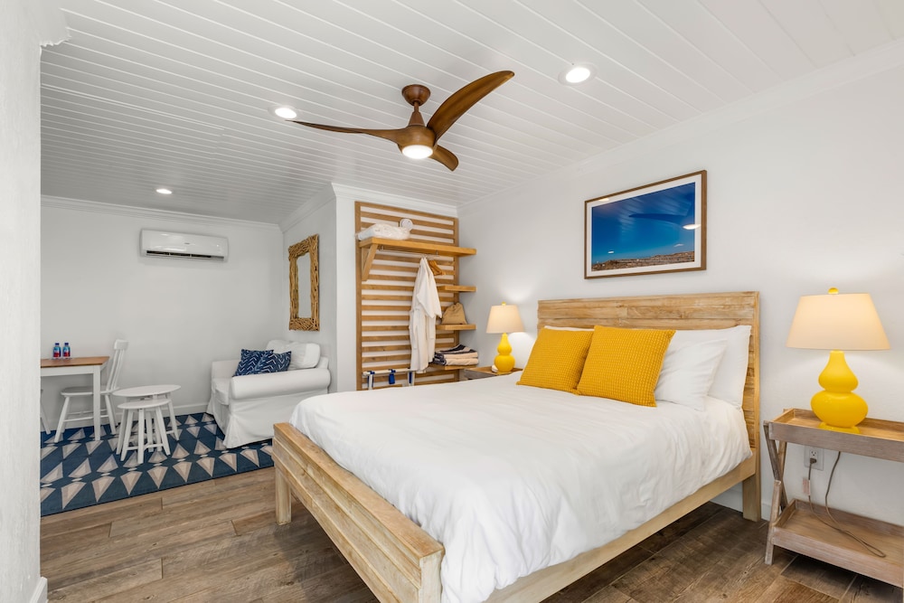 Garden, Studio, Queen Bed