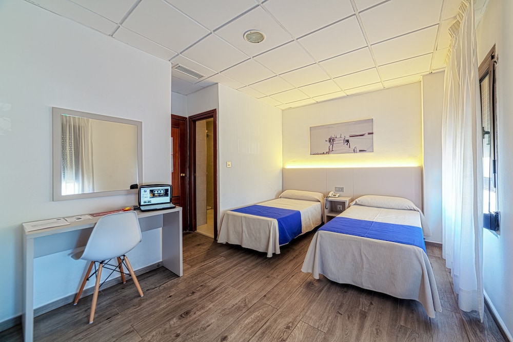 ROOM, DOUBLE BED