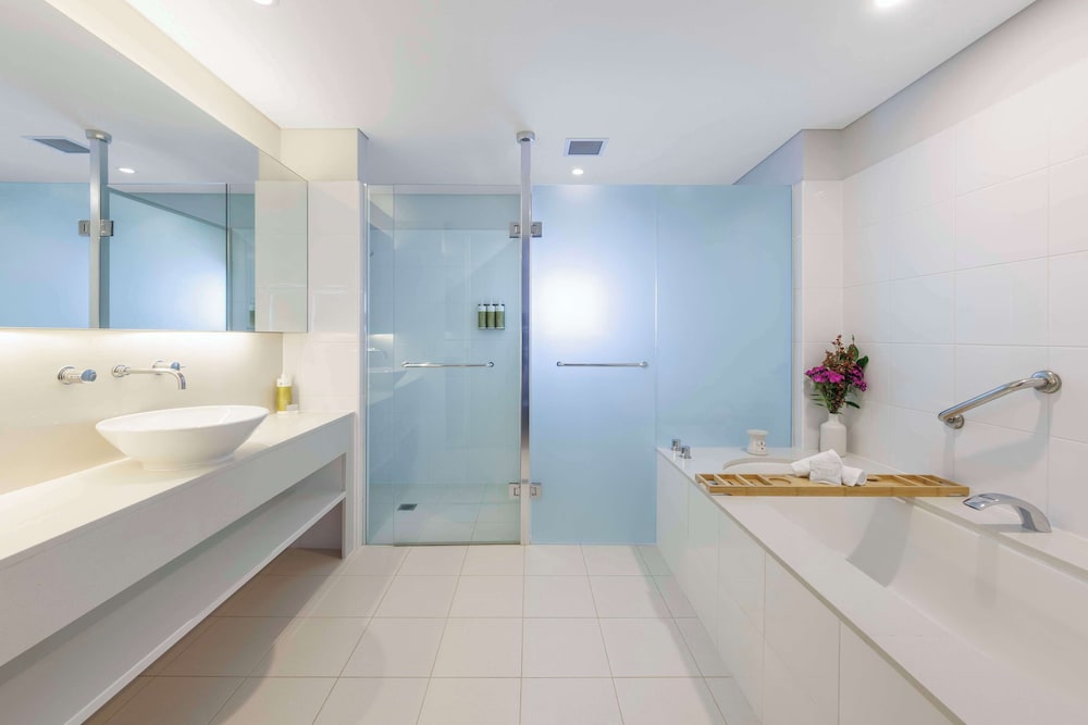2 Bedrooms, Suite, 2 King Beds, Valley View, Adult Only، Avani Cypress Lakes Resort 4/5