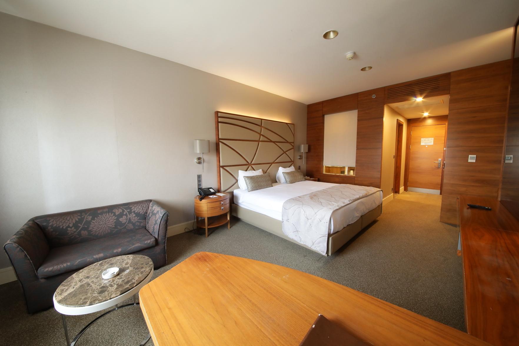 Connecting, Superior, King Bed, Partial Sea View, Sofa