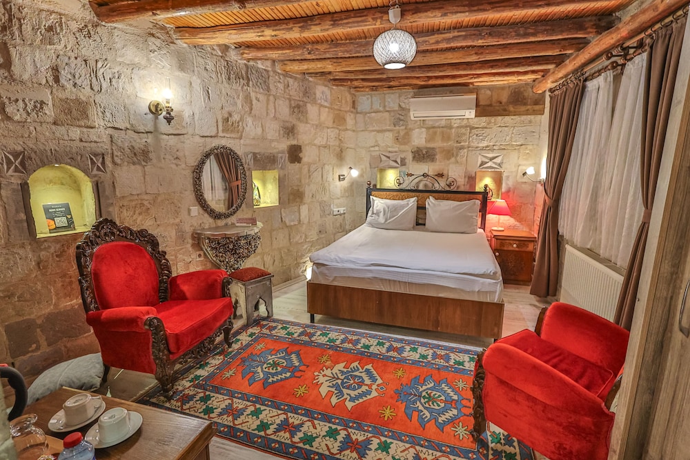 Bedrock Cave Hotel 7/50