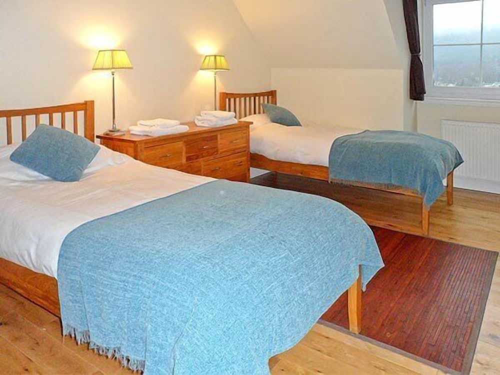 STANDARD, TWIN BEDS, SHARED BATHROOM