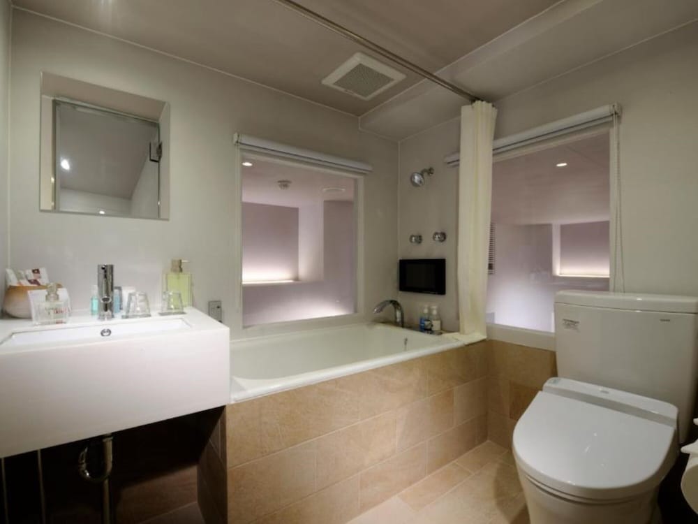 Roppongi Hotel S 73/75