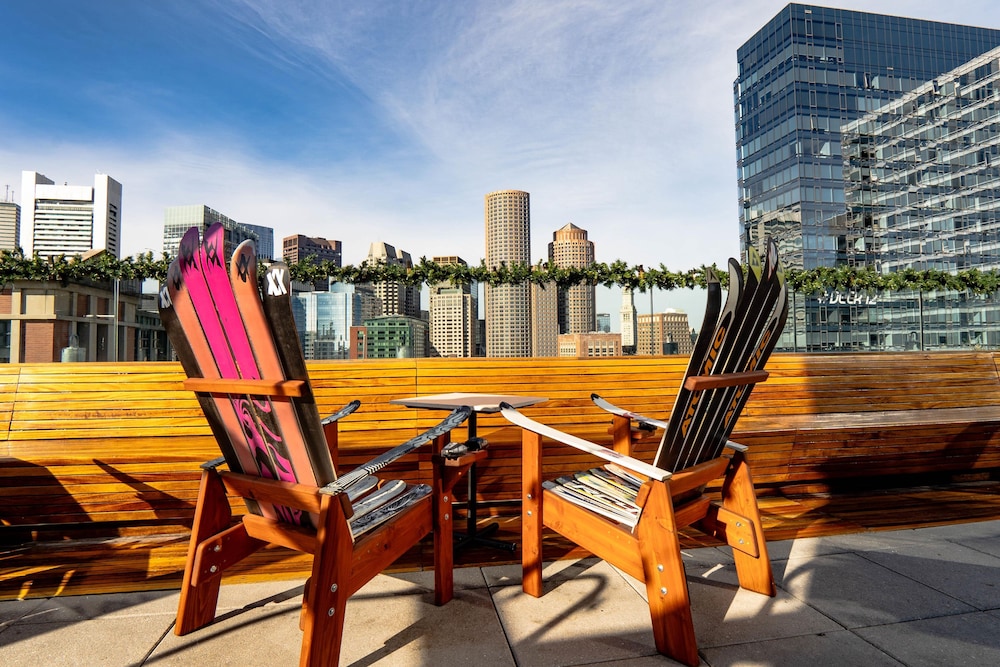 YOTEL Boston, Select by Hilton 51/79