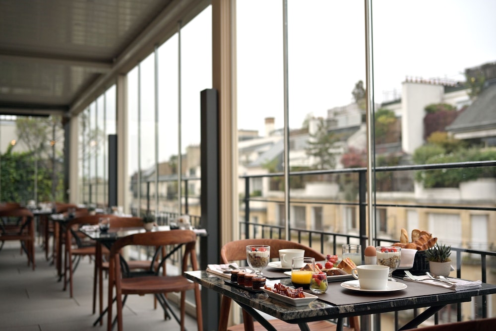 THE ONE Alma Paris 57/70