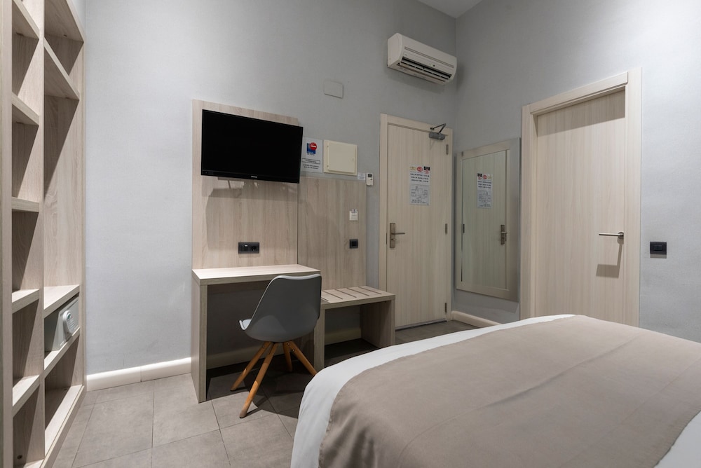 Hostal Plaza Goya Bcn 19/32