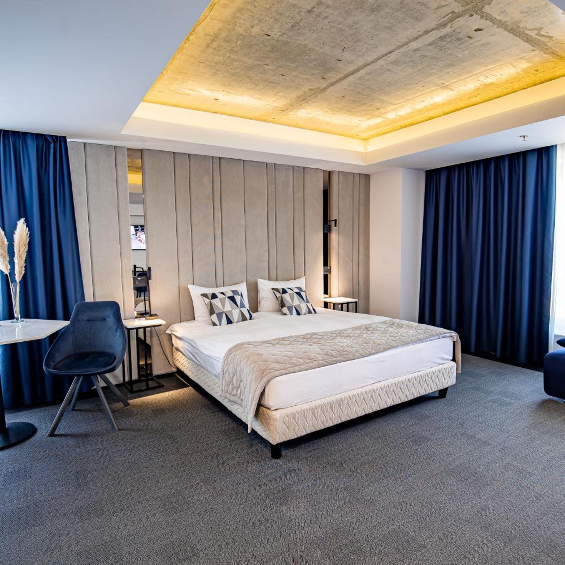 EXECUTIVE, DOUBLE BED, BALCONY