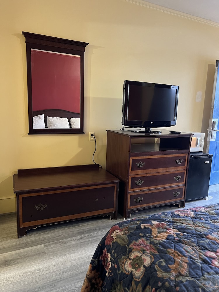 Motel 6 Williamston, NC - Highway 17 48/61
