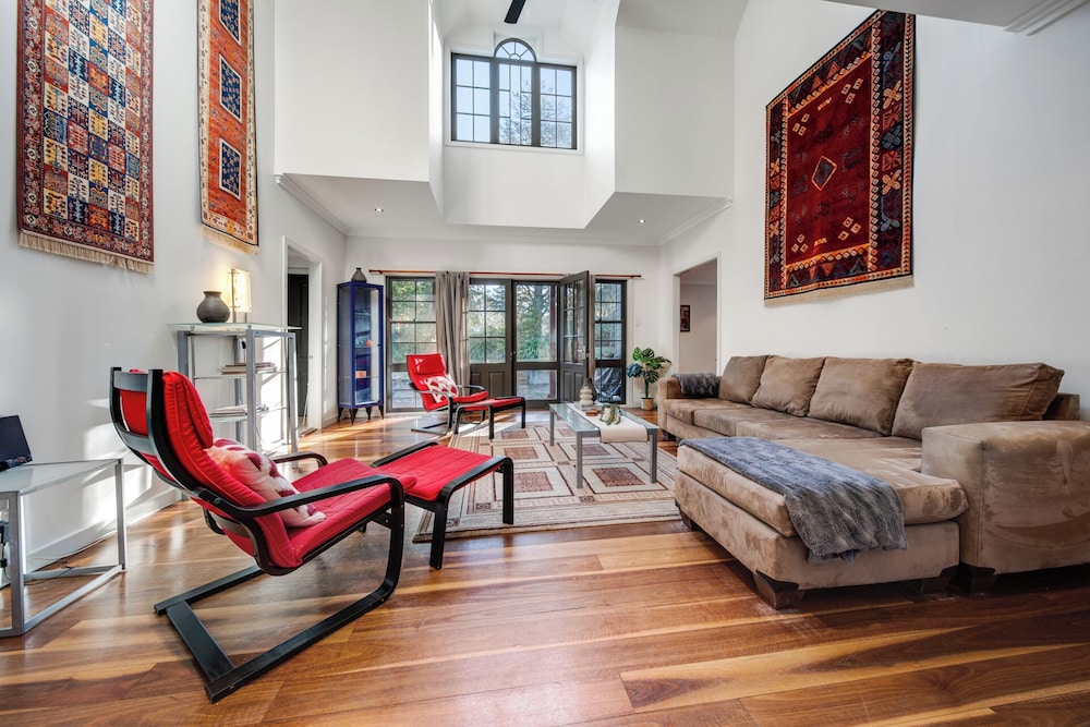 WHISPERING PINES BOUTIQUE ACCOMMODATION 30/50