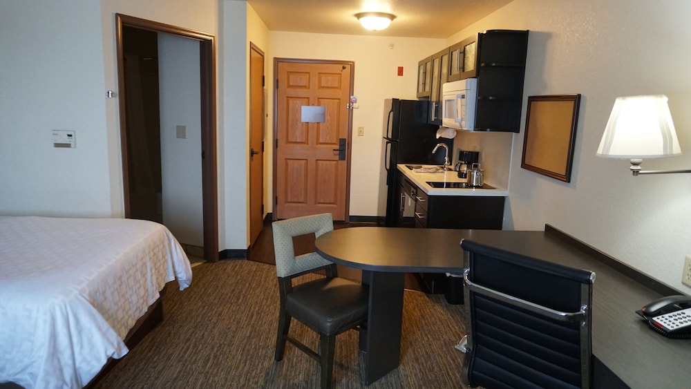 Candlewood Suites Tulsa 23/54