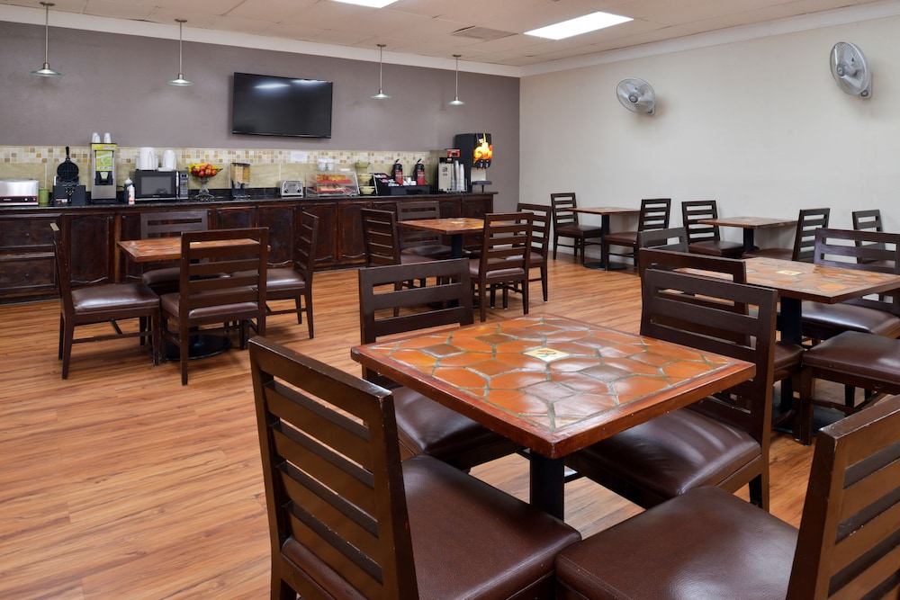 Airport Inn Nederland Texas 38/59