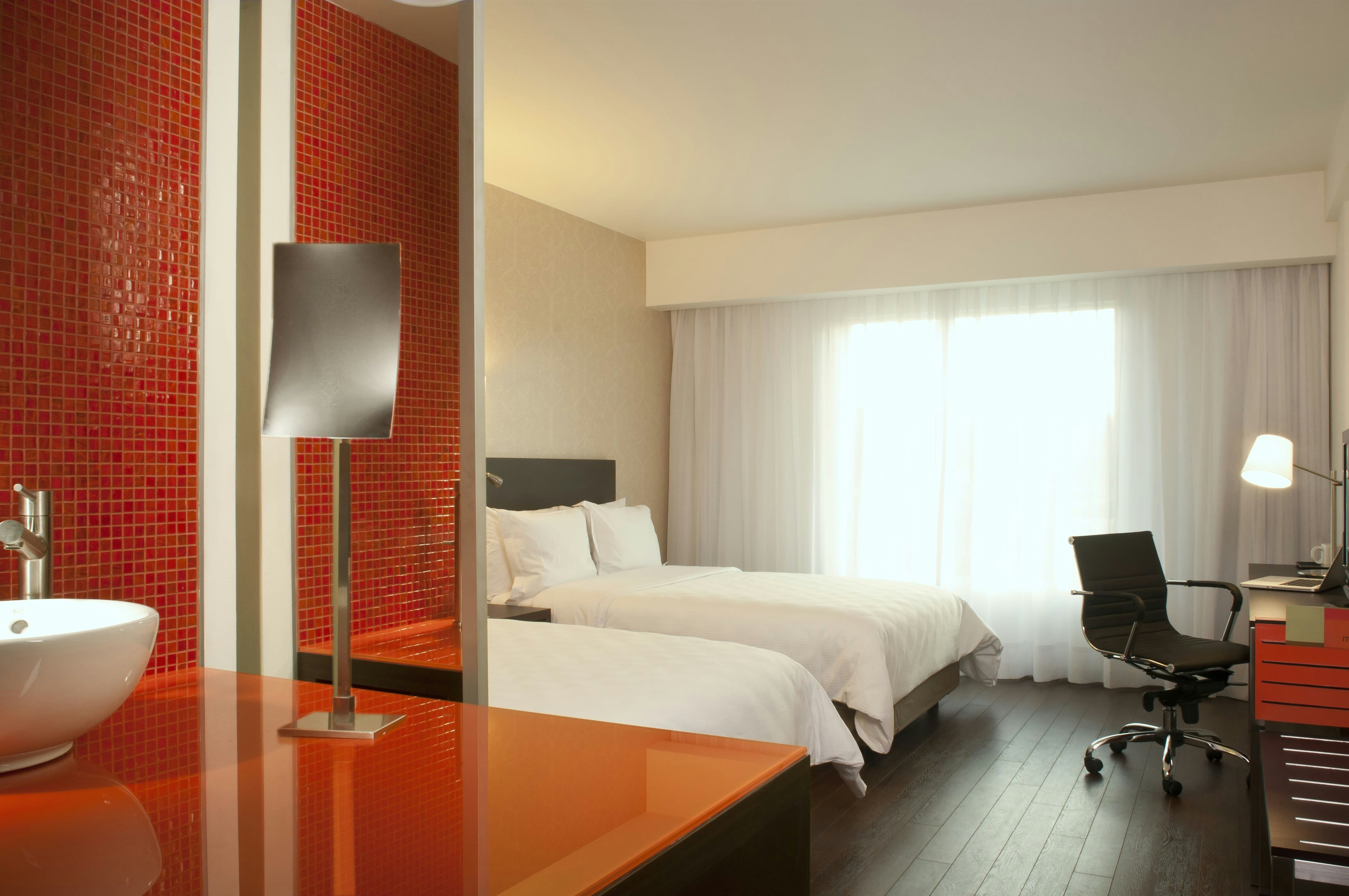 Fiesta Inn Monterrey Valle 50/50