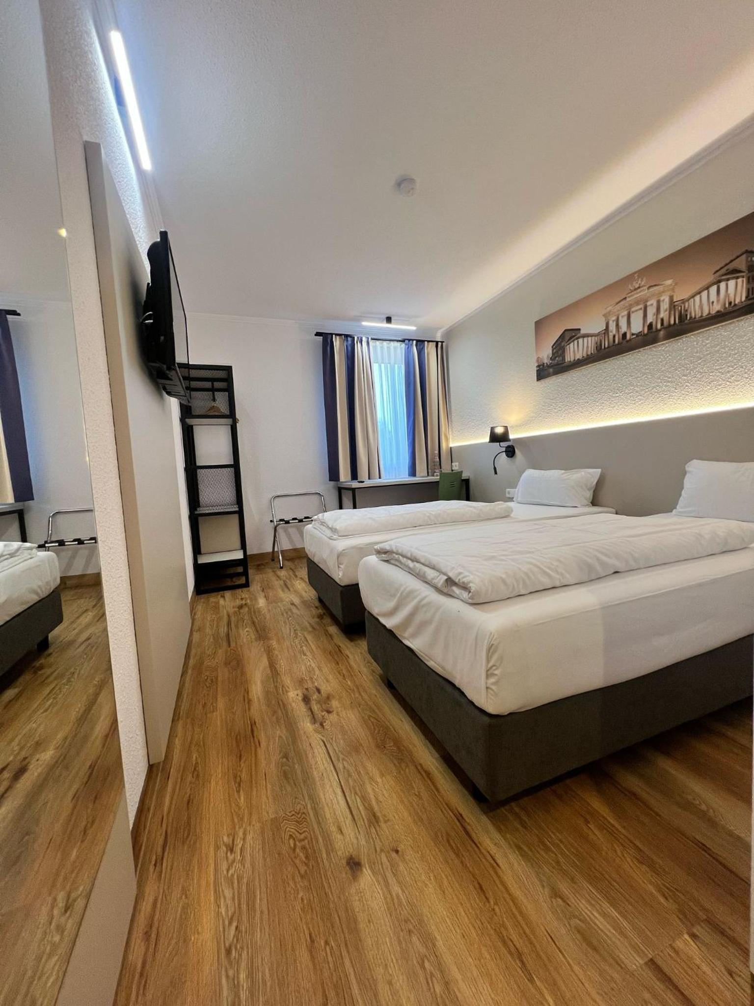 Room, Double or Twin Bed