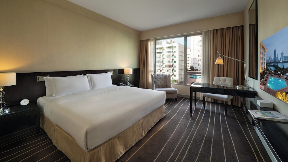Superior, King Bed, City View