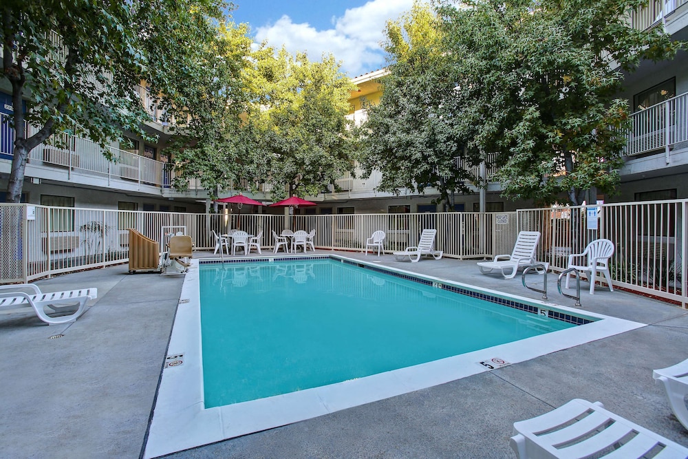 Motel6 Sunnyvale, CA - North 56/60