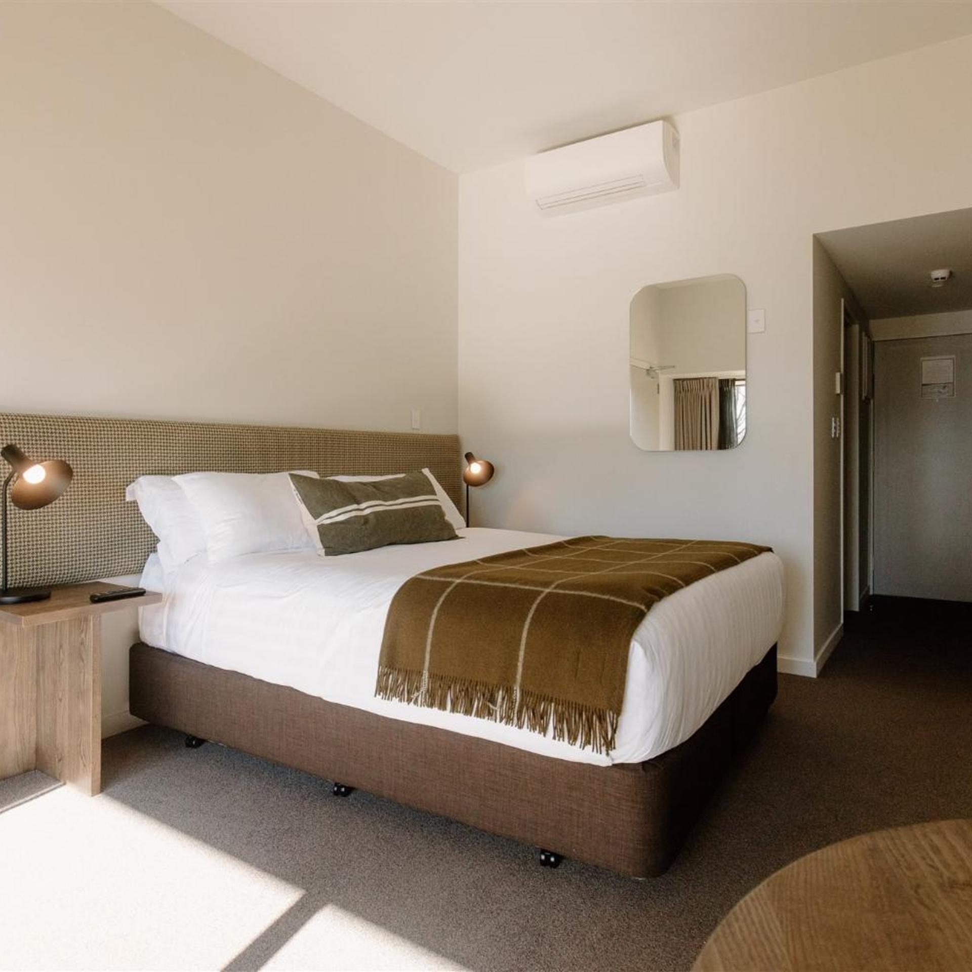 شقة بريميوم، Edgewater Hotel 2/10