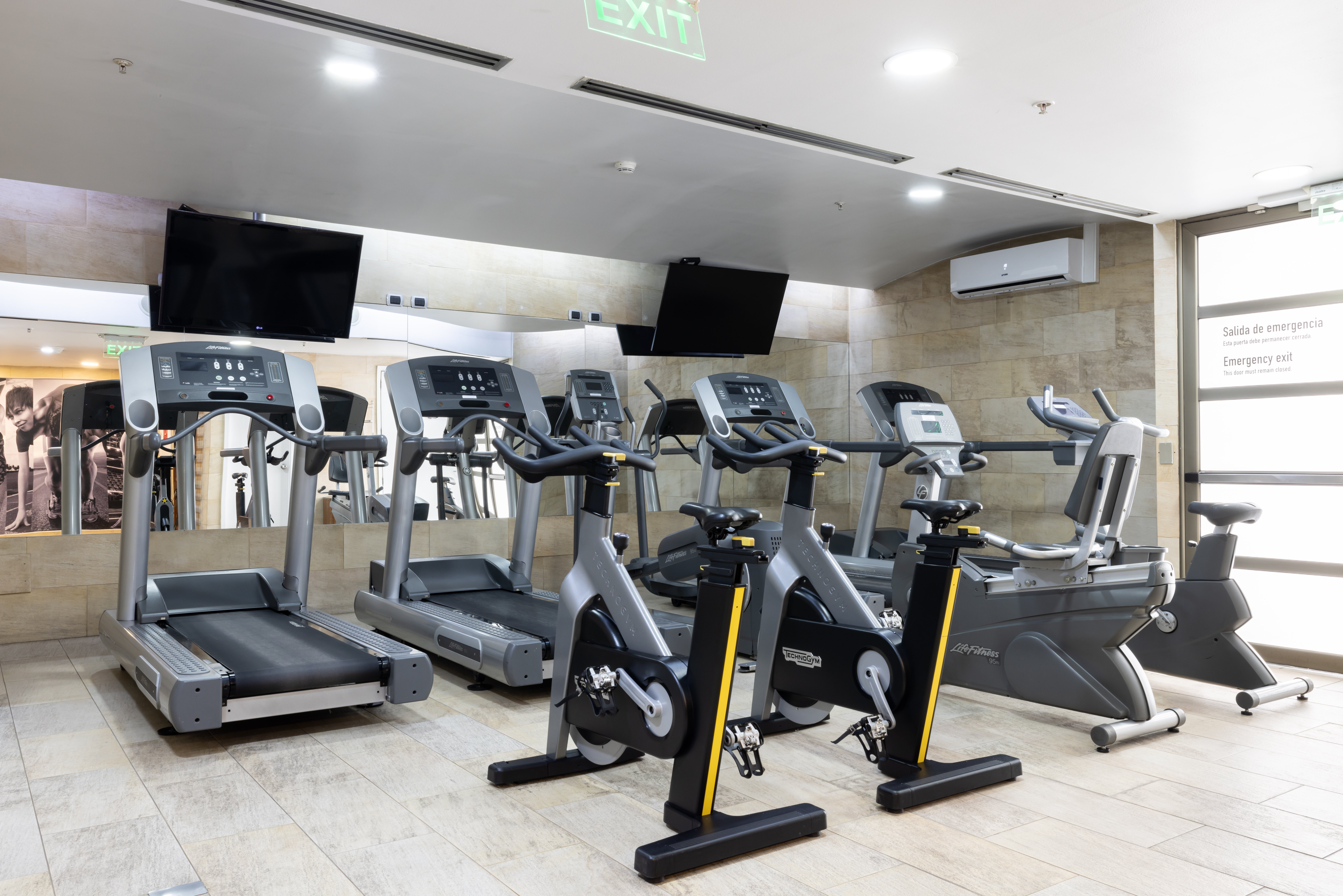 Holiday Inn Express Santiago Las Condes Former Holiday Inn Express Santiago el Golf 41/75