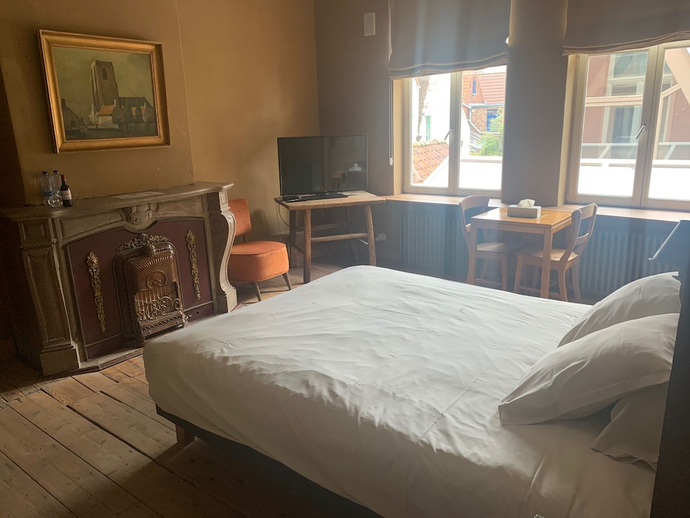 1669 Bed And Breakfast 9/50
