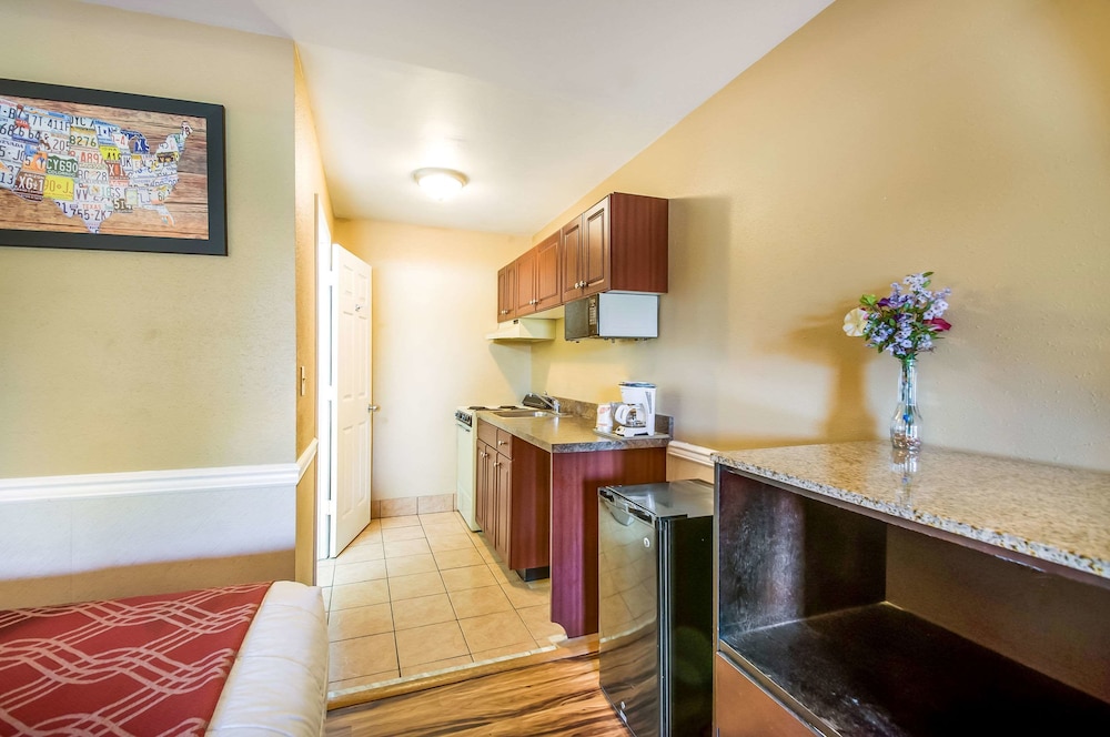 Econo Lodge Princess Anne 29/40