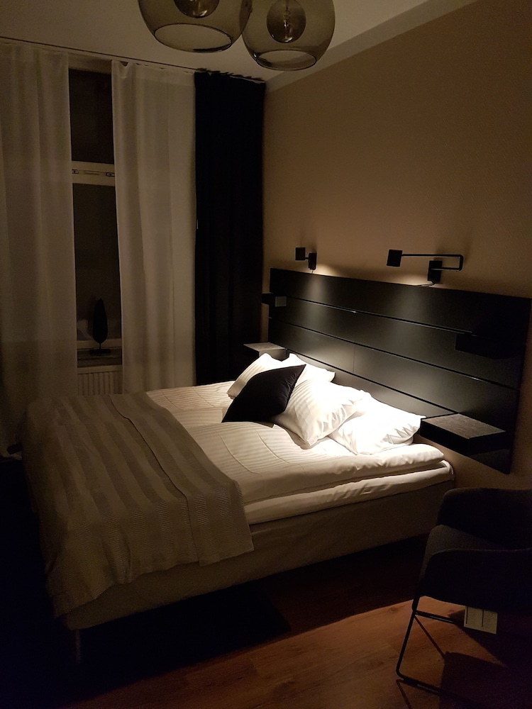 Kong Christians Bed And Breakfast 11/30