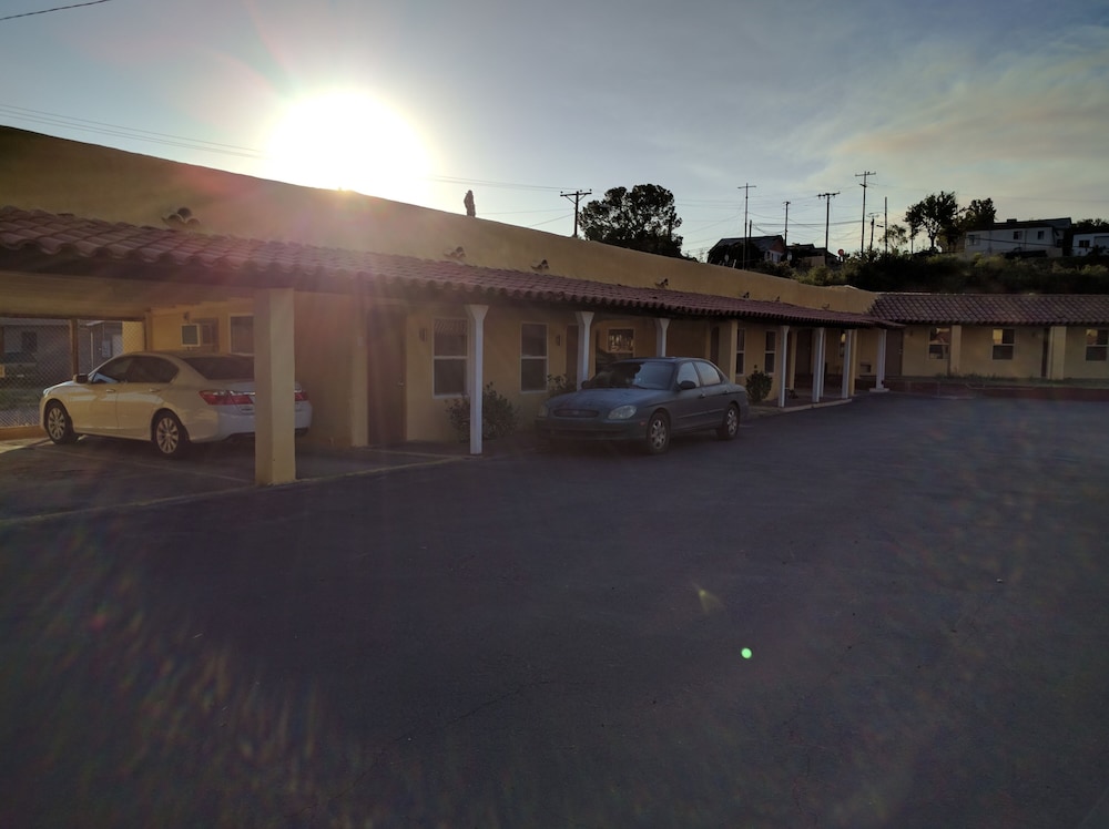 El Rey Motel 25/30