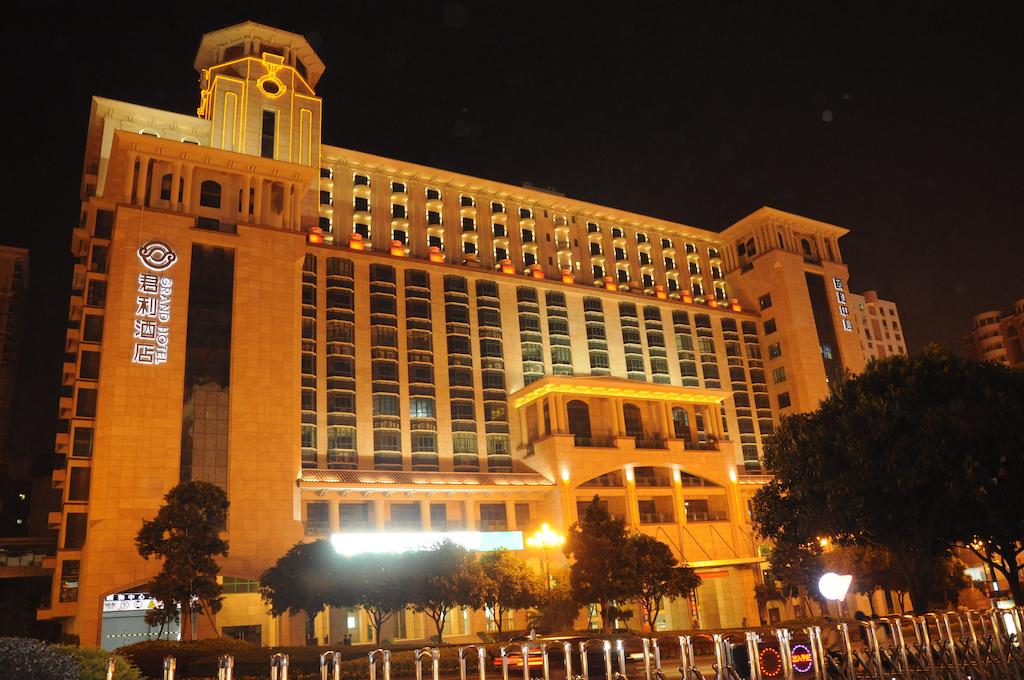Yihe Grand Hotel 1/38